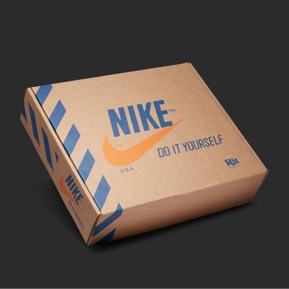 Nike × Rit
Do It Yourself Apparel
Collection - Picture 5 of 7